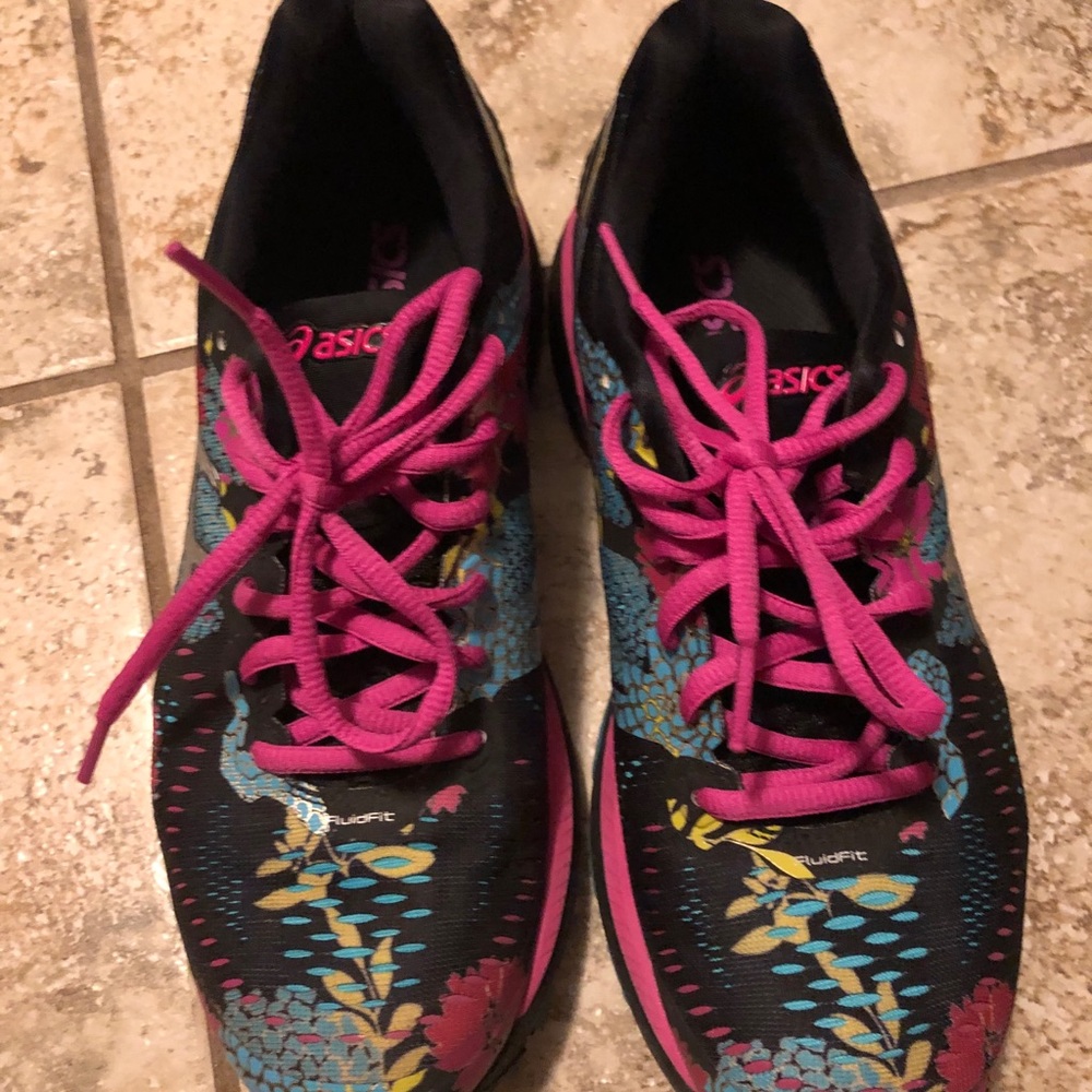 ASICS - Picture 4 of 5